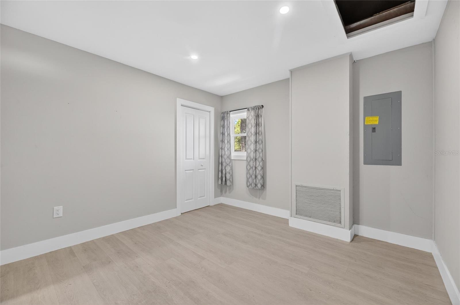 204 7TH AVE NW, RUSKIN, FL, 33570