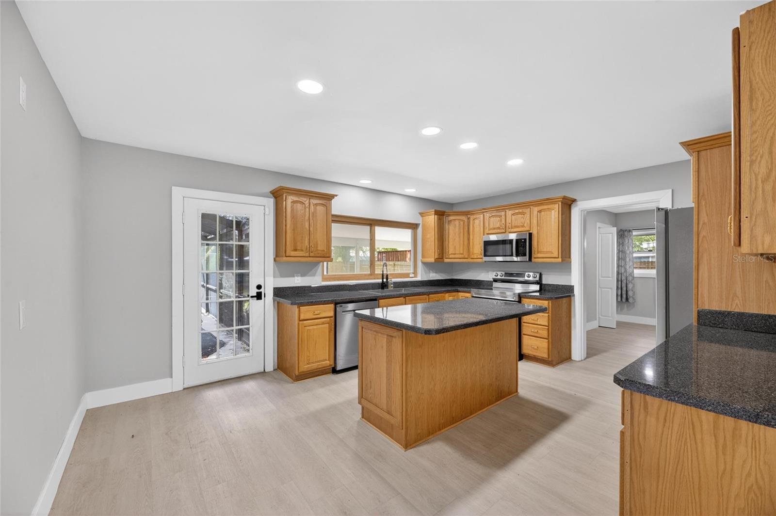 204 7TH AVE NW, RUSKIN, FL, 33570
