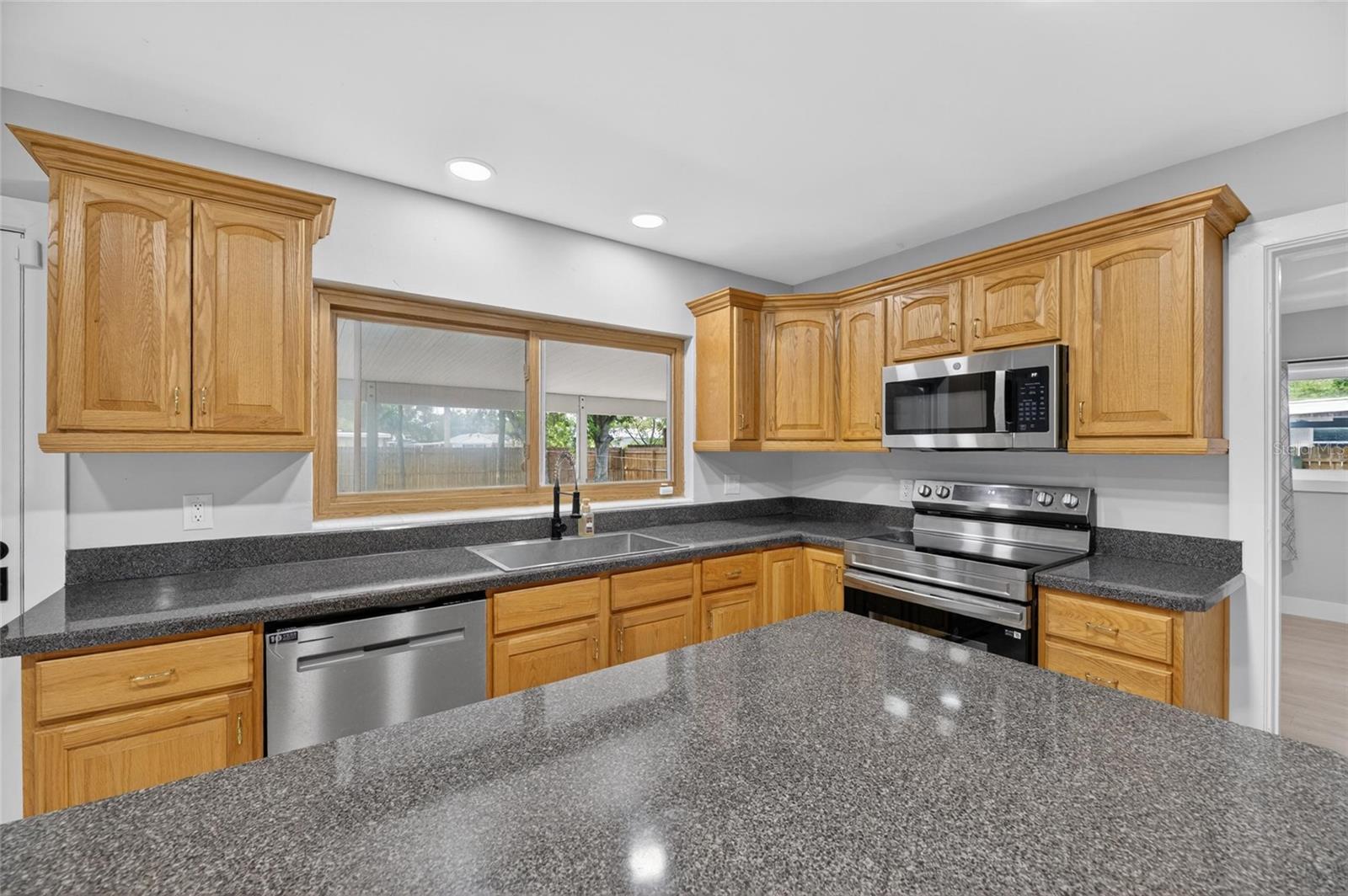204 7TH AVE NW, RUSKIN, FL, 33570