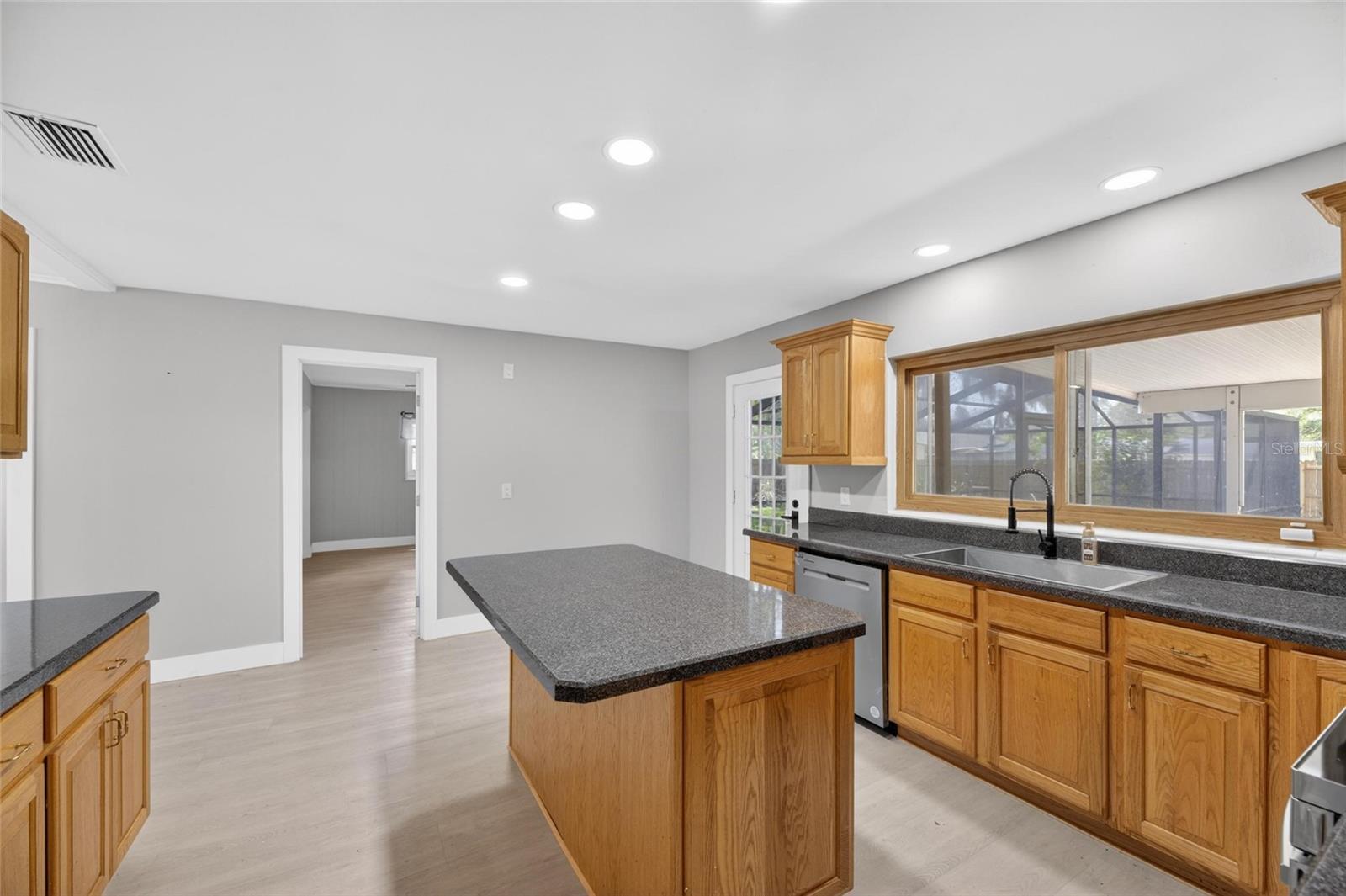 204 7TH AVE NW, RUSKIN, FL, 33570