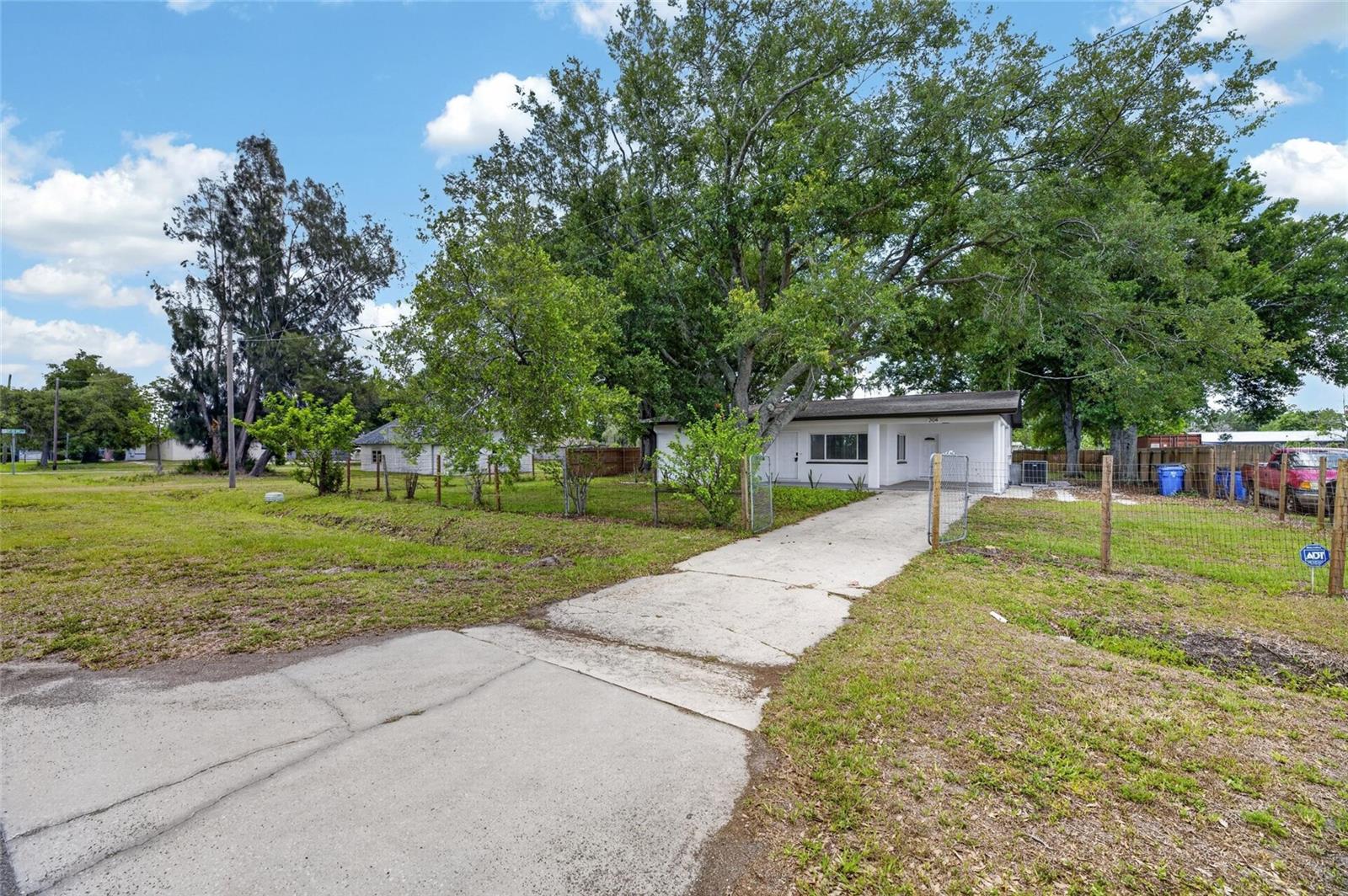 204 7TH AVE NW, RUSKIN, FL, 33570