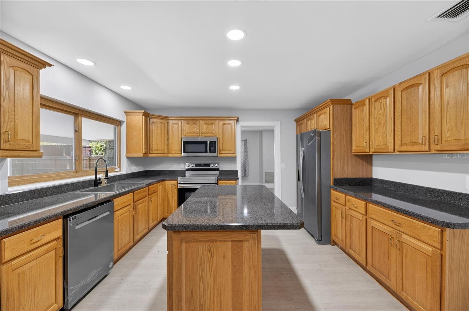 204 7TH AVE NW, RUSKIN, FL, 33570