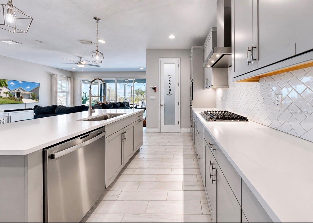 6364 ROADSTEAD CT, APOLLO BEACH, FL, 33572