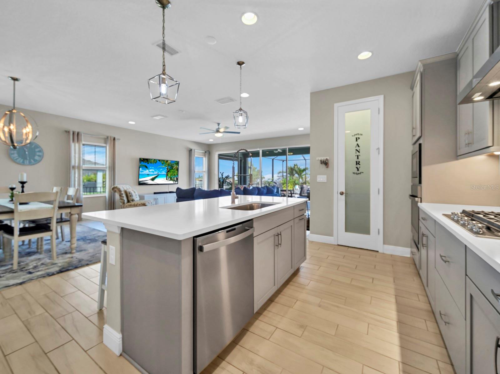 6364 ROADSTEAD CT, APOLLO BEACH, FL, 33572