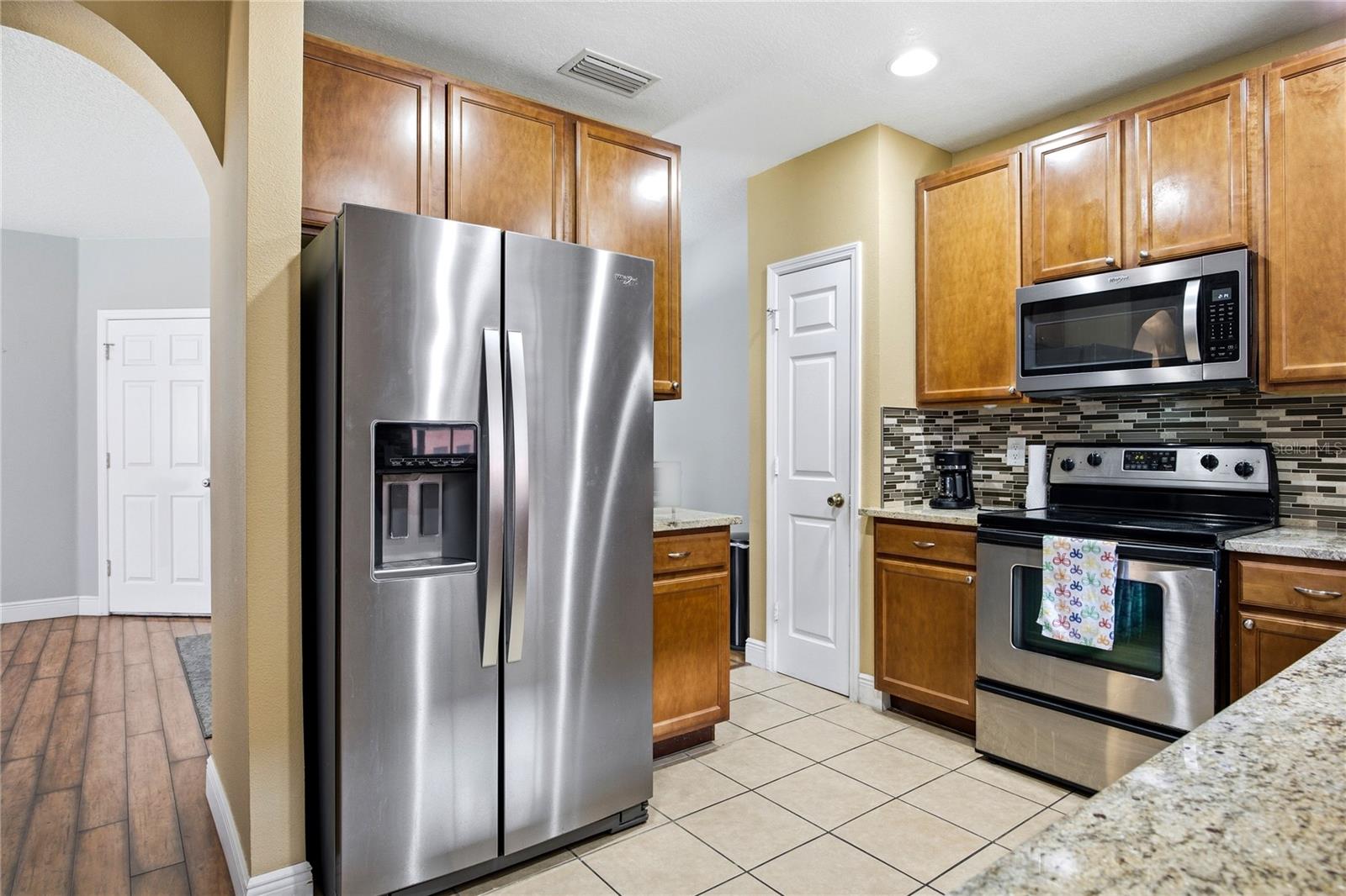 1033 BLACKWATER DR, WESLEY CHAPEL, FL, 33543