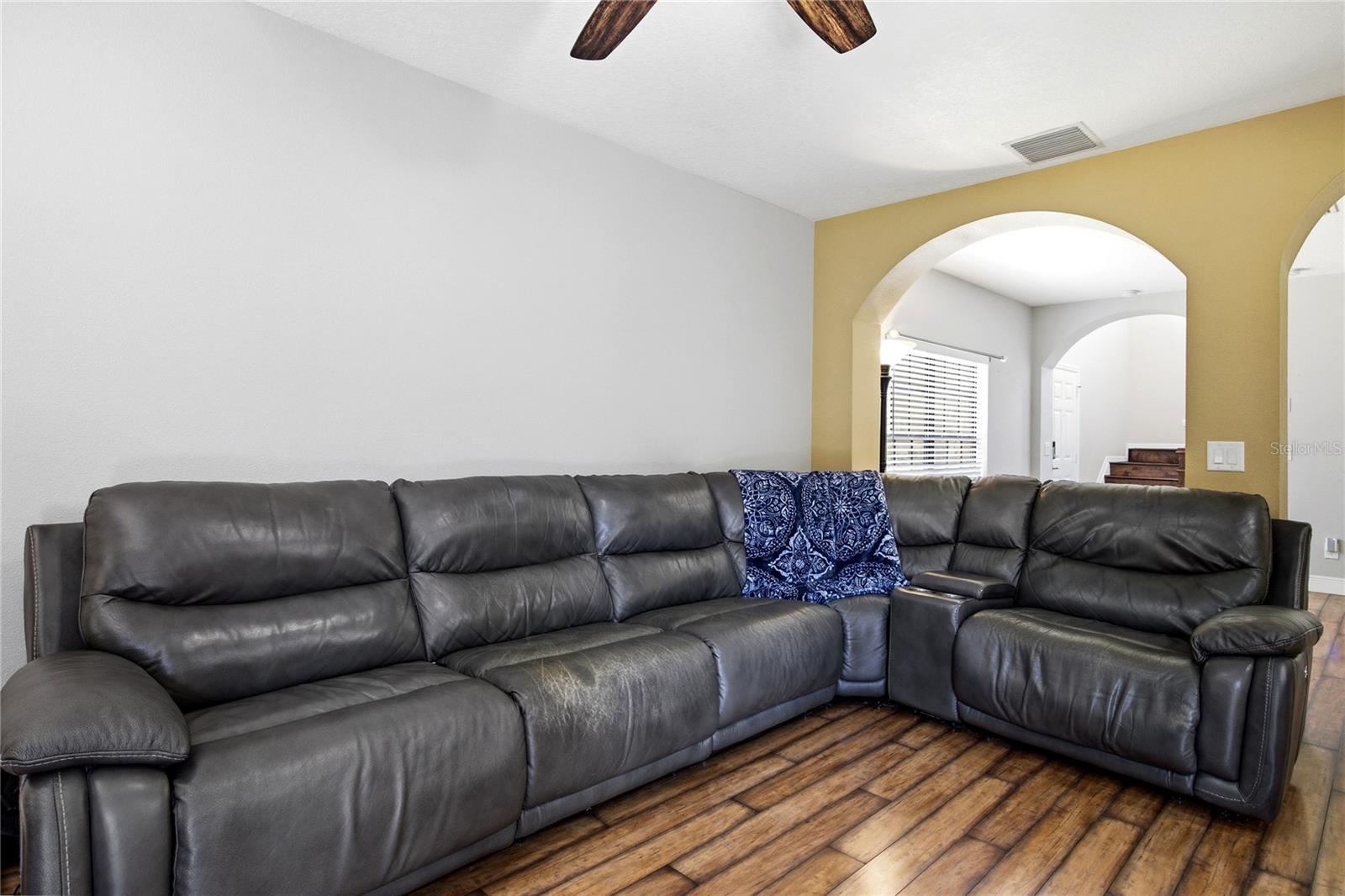 1033 BLACKWATER DR, WESLEY CHAPEL, FL, 33543