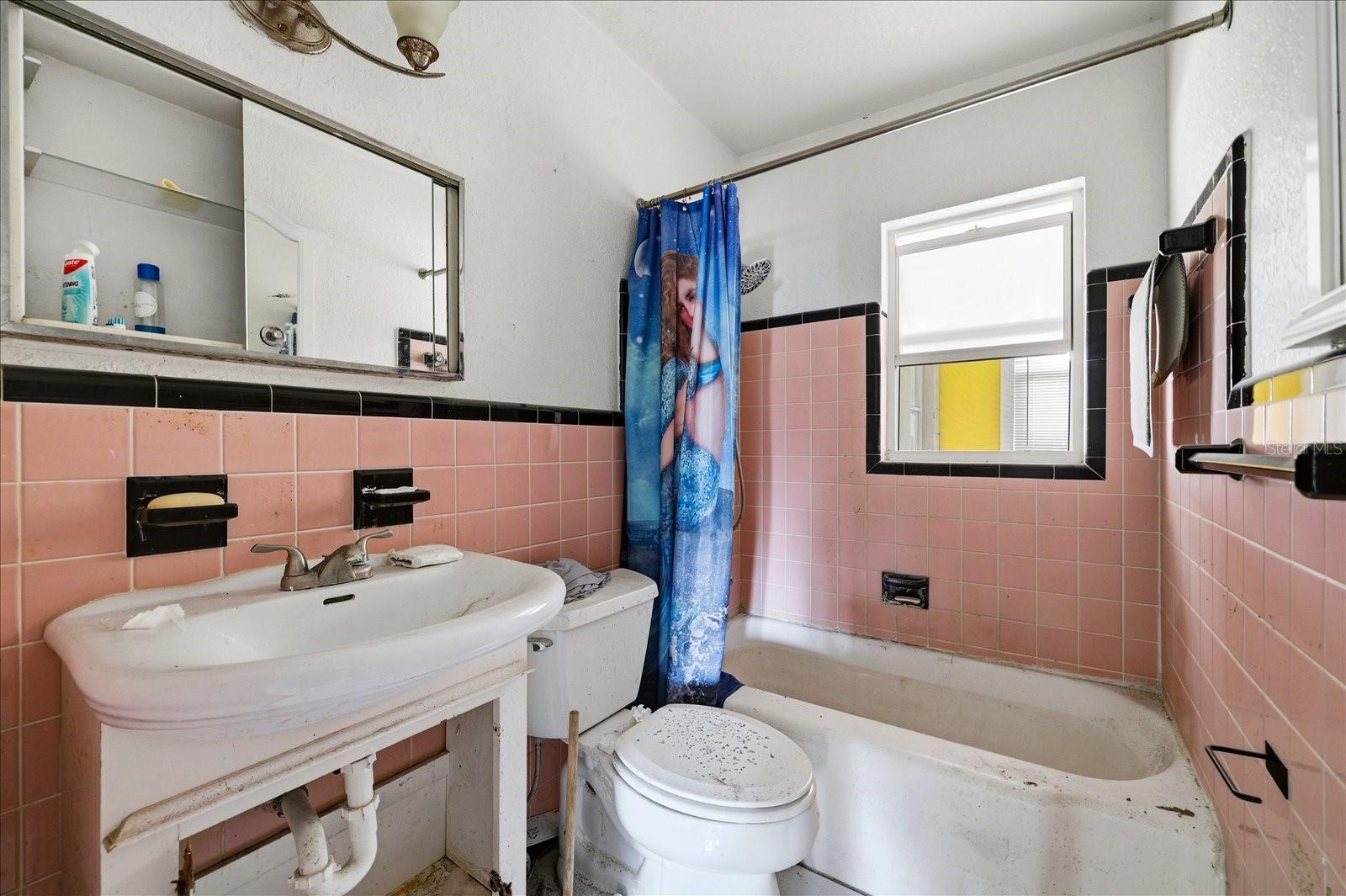 451 VIRGINIA AVE, MADEIRA BEACH, FL, 33708