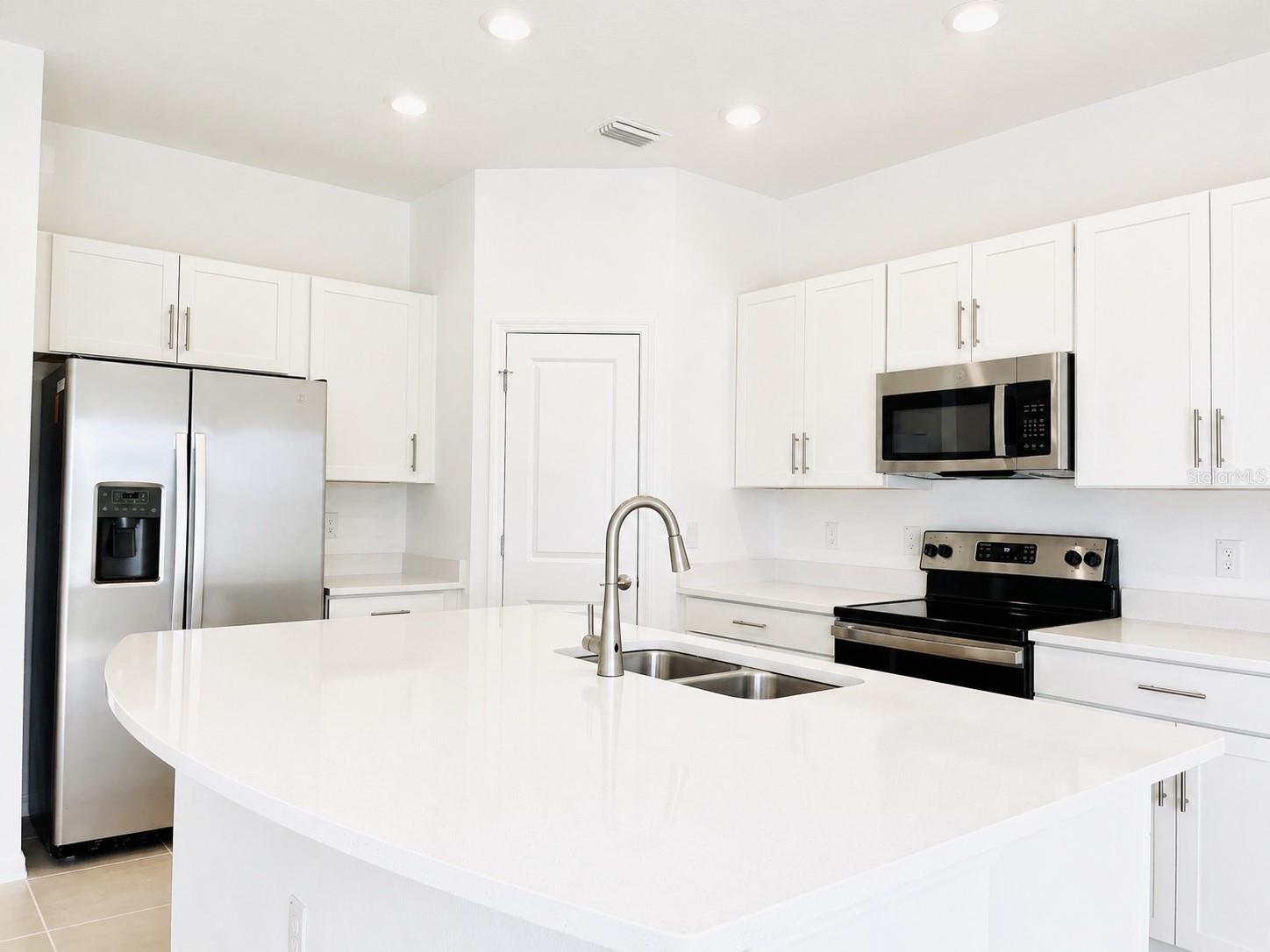 2450 PARAVANE WAY, WESLEY CHAPEL, FL, 33543