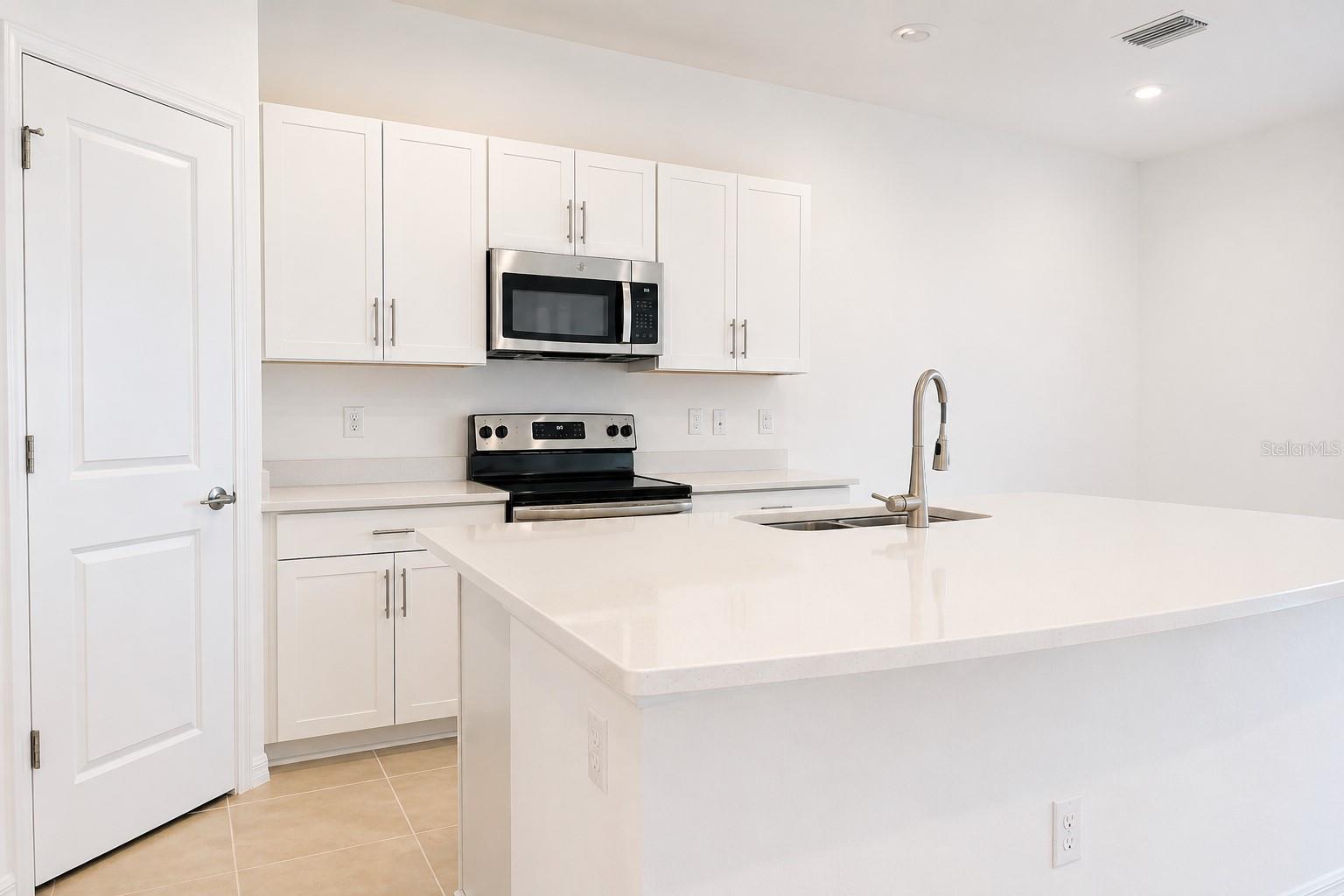 2450 PARAVANE WAY, WESLEY CHAPEL, FL, 33543