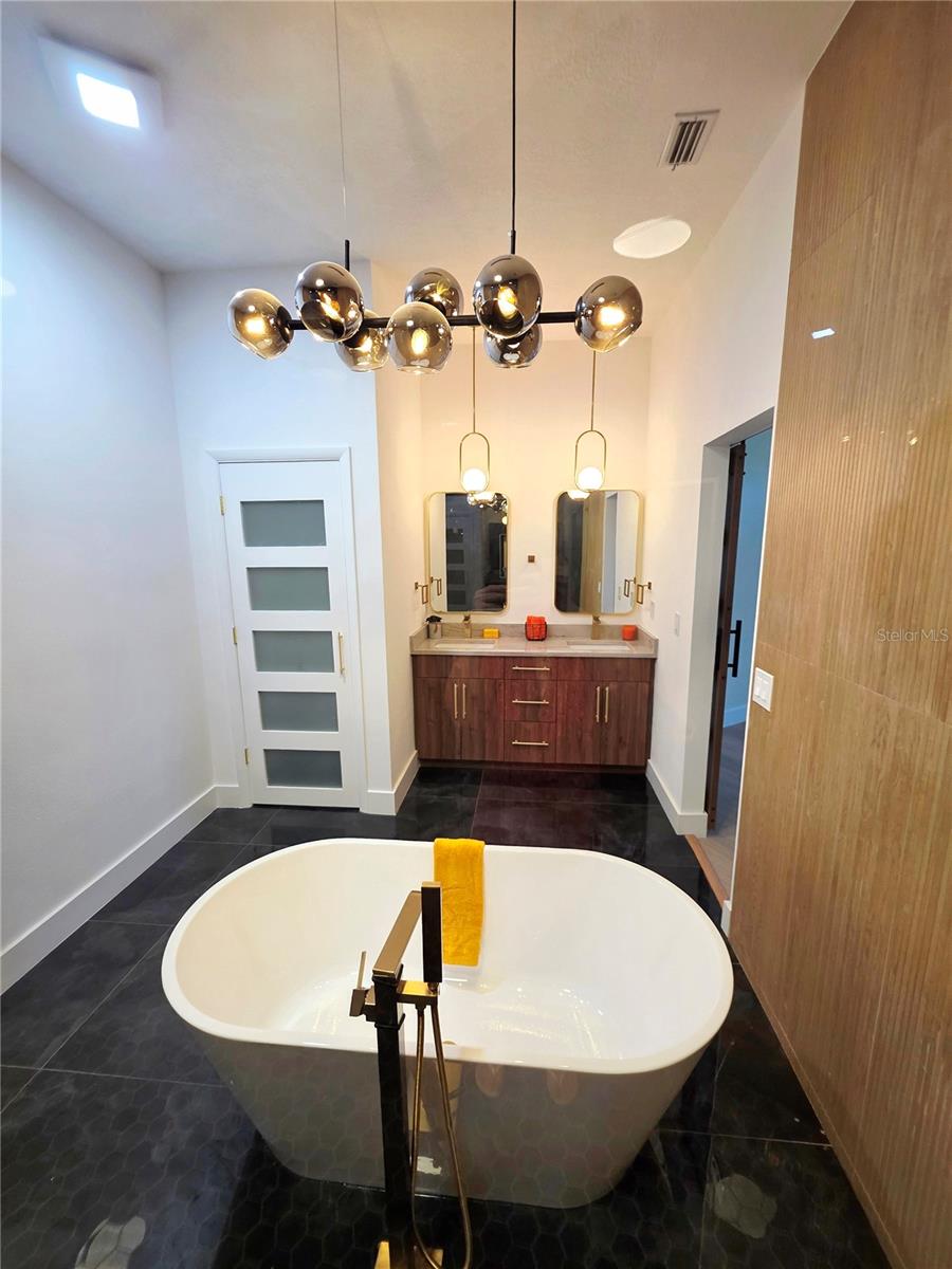 2796 CHALLENGER DR, PALM HARBOR, FL, 34683