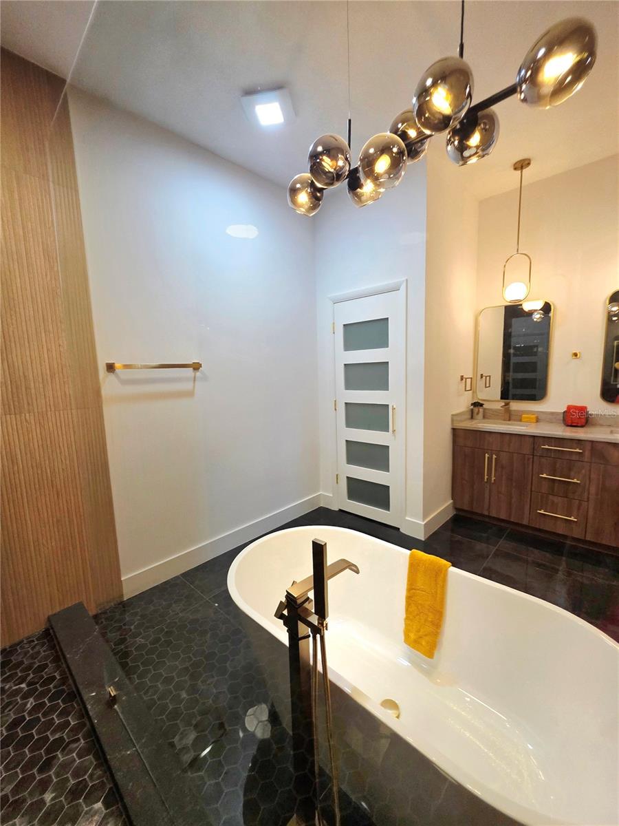 2796 CHALLENGER DR, PALM HARBOR, FL, 34683