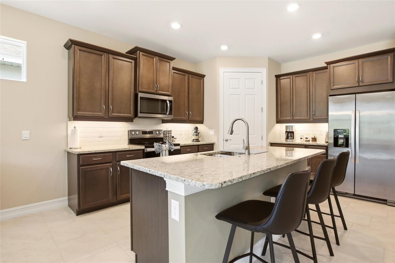844 HEATHER LAKE AVE, CAPE CORAL, FL, 33993