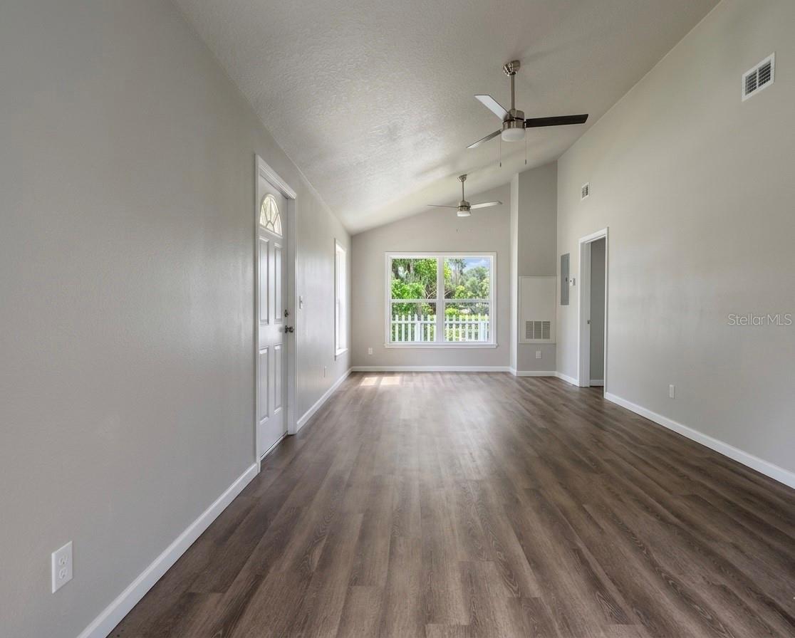 357 N MAIN AVE, GROVELAND, FL, 34736