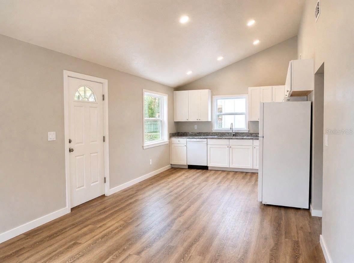 351 N MAIN AVE, GROVELAND, FL, 34736