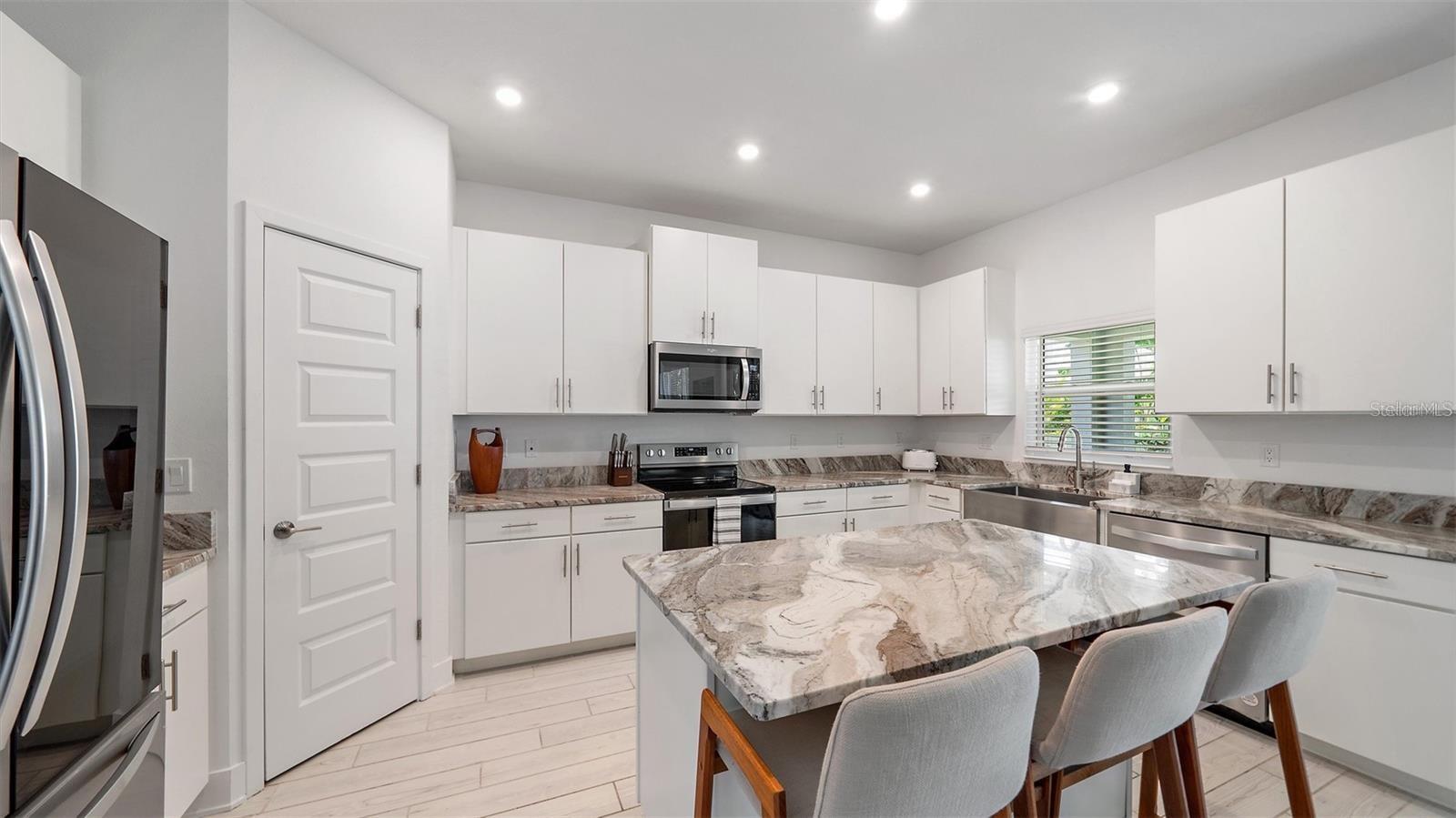 2587 TEMPLE ST, SARASOTA, FL, 34239