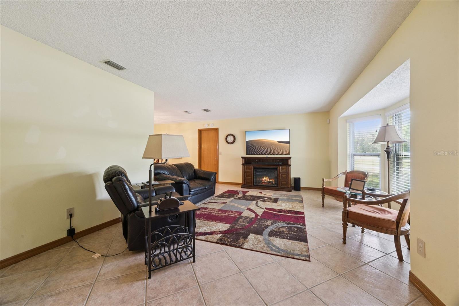 706 E LACY CIR, DELTONA, FL, 32725