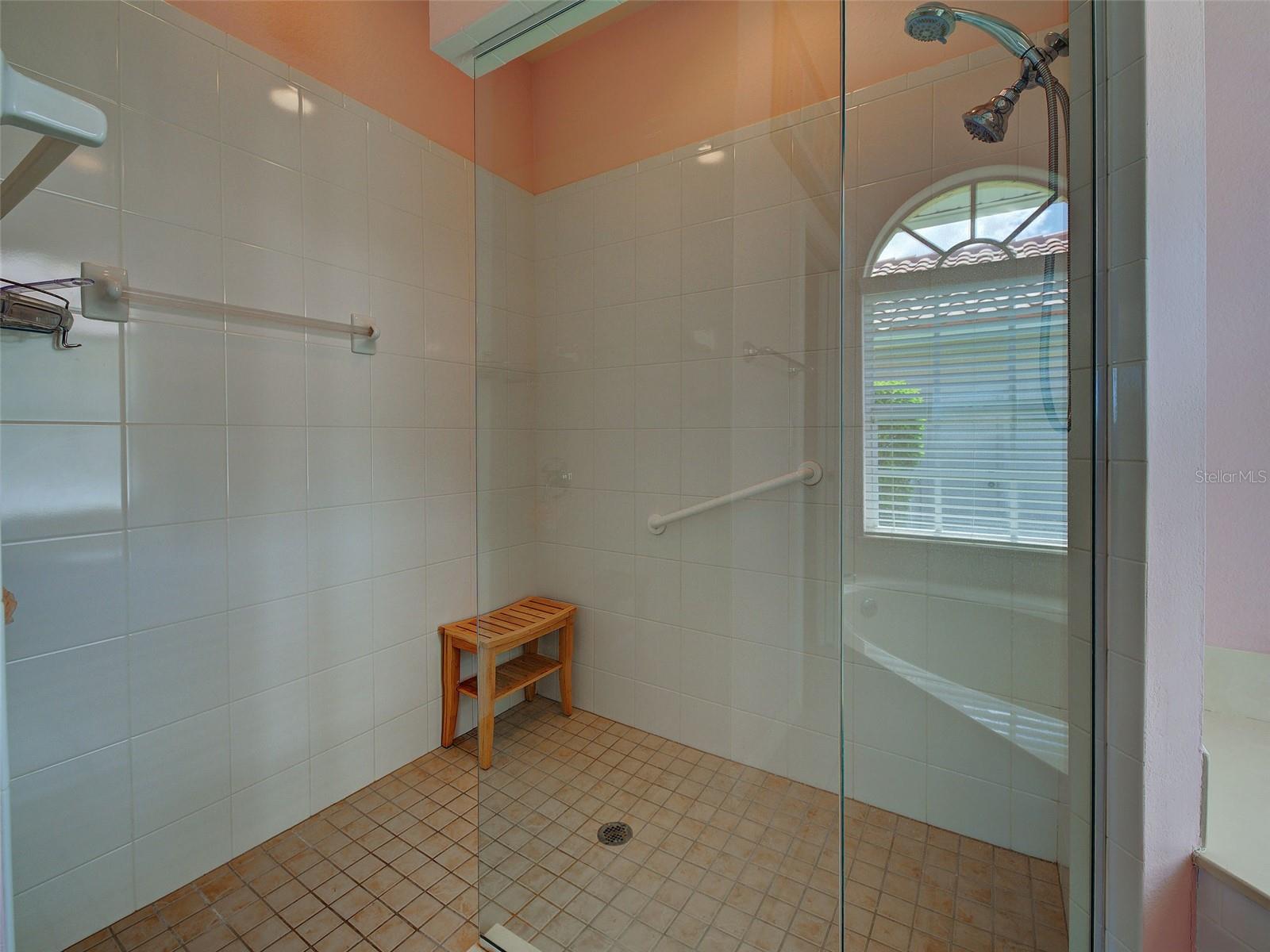 115 GRAND OAK CIR, VENICE, FL, 34292