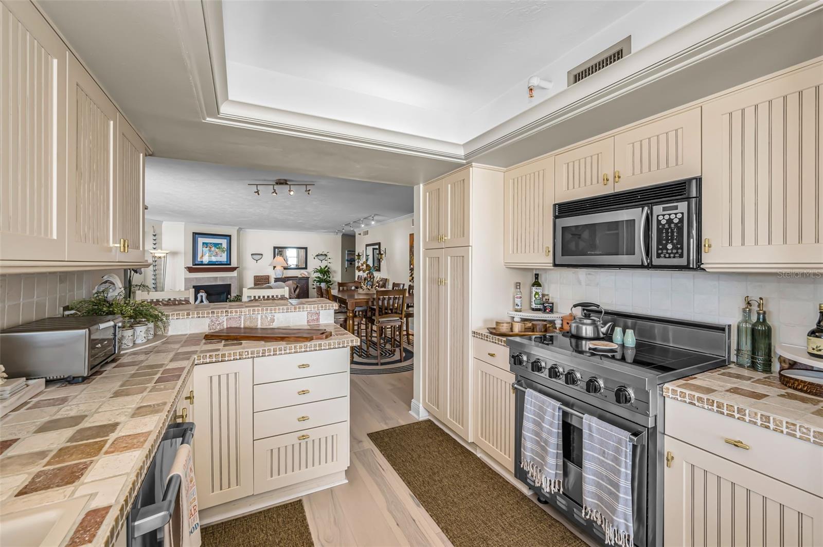 1660 GULF BLVD #202, CLEARWATER BEACH, FL, 33767