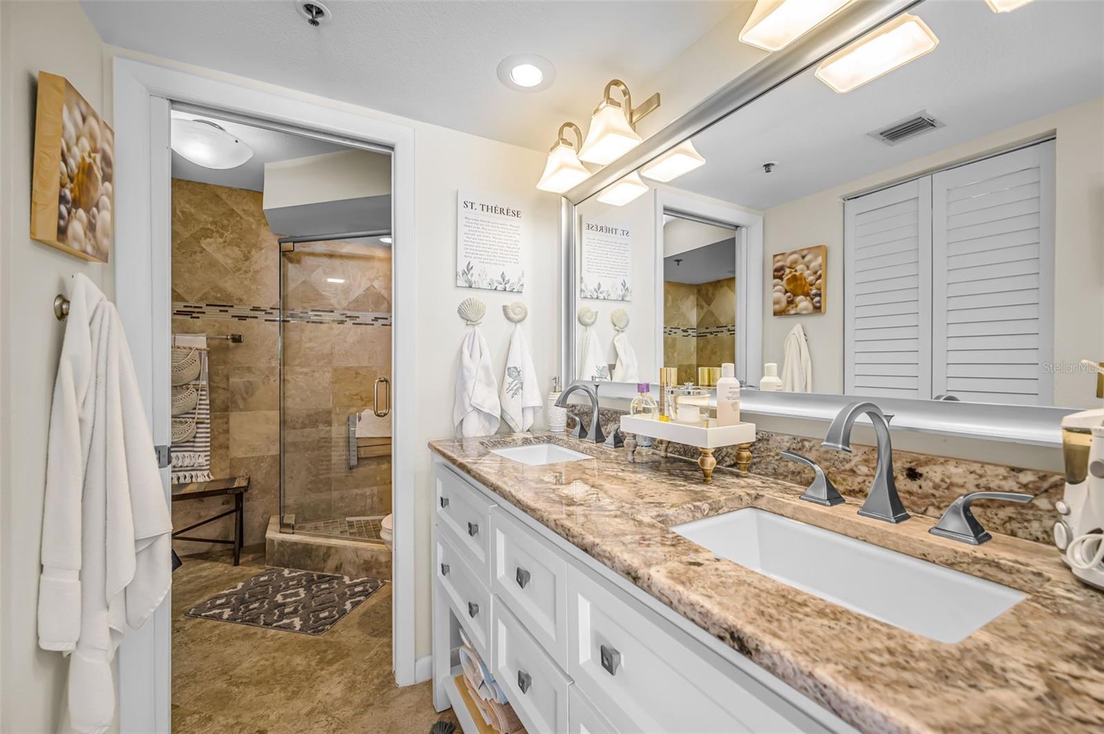 1660 GULF BLVD #202, CLEARWATER BEACH, FL, 33767