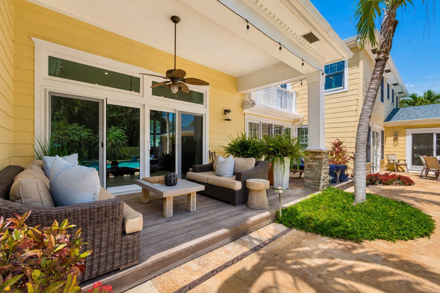 556 21ST AVE NE, ST PETERSBURG, FL, 33704