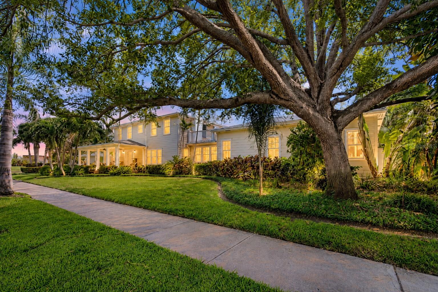 556 21ST AVE NE, ST PETERSBURG, FL, 33704
