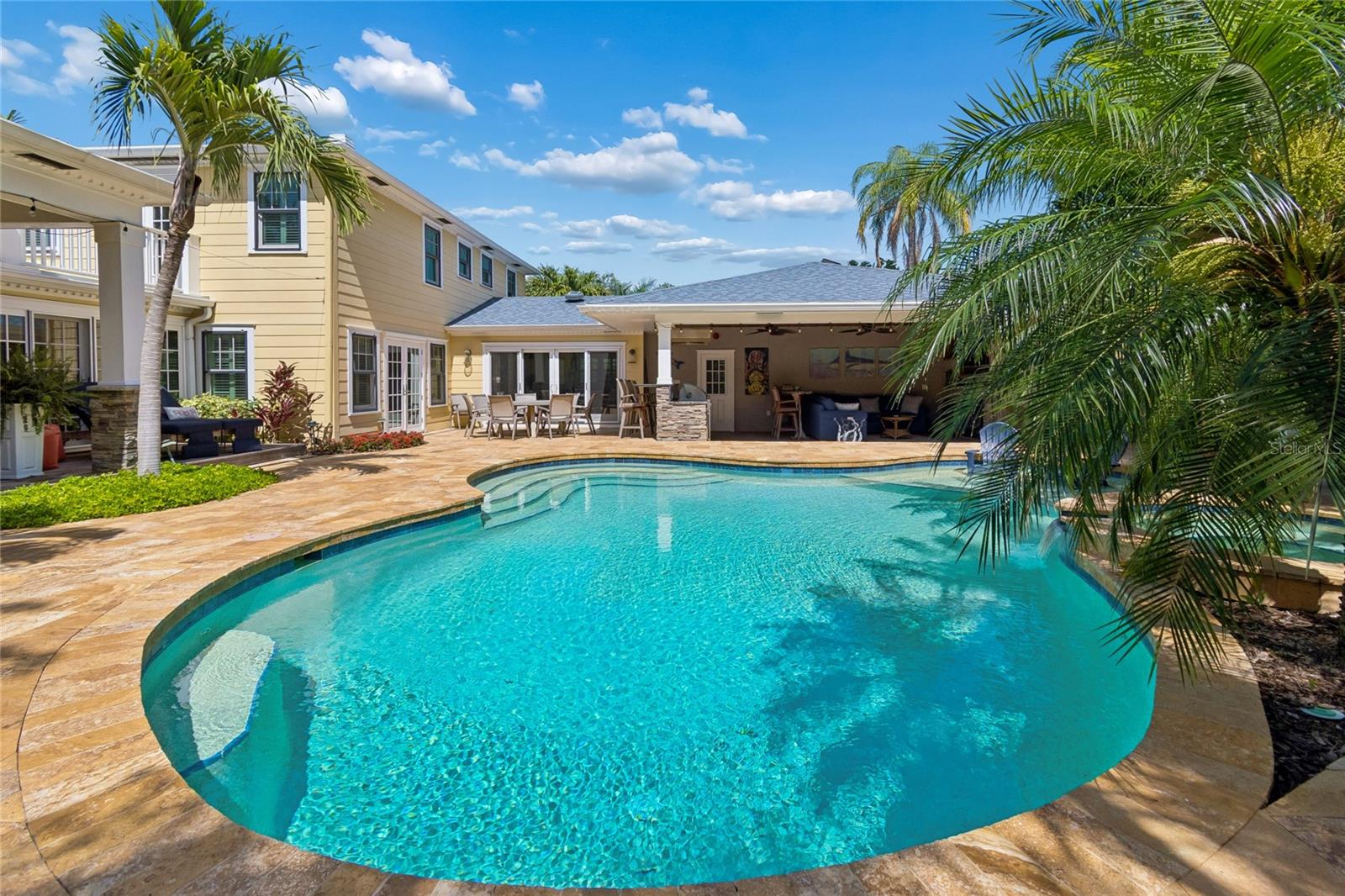 556 21ST AVE NE, ST PETERSBURG, FL, 33704