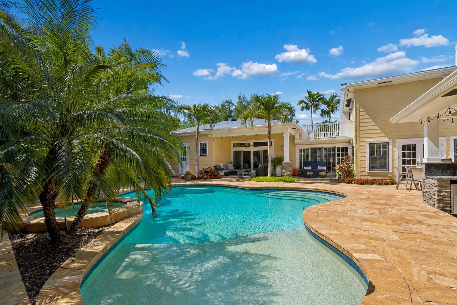 556 21ST AVE NE, ST PETERSBURG, FL, 33704