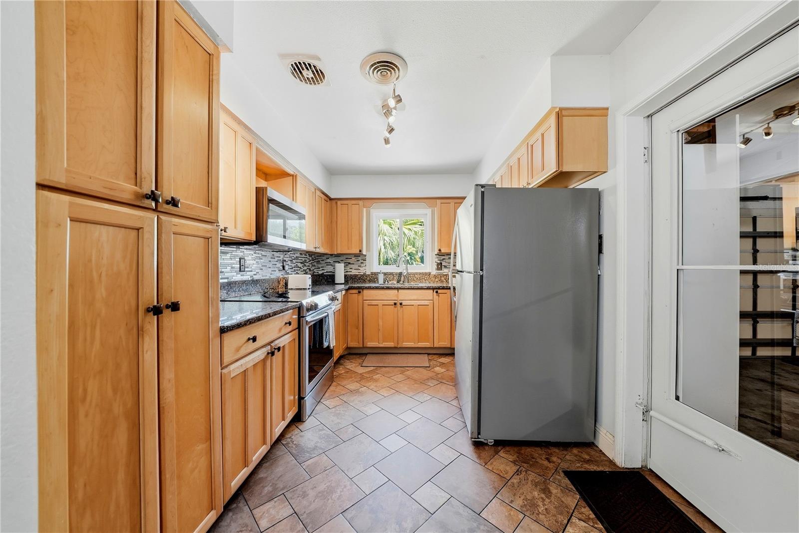 955 INDIAN ROCKS RD S, LARGO, FL, 33770
