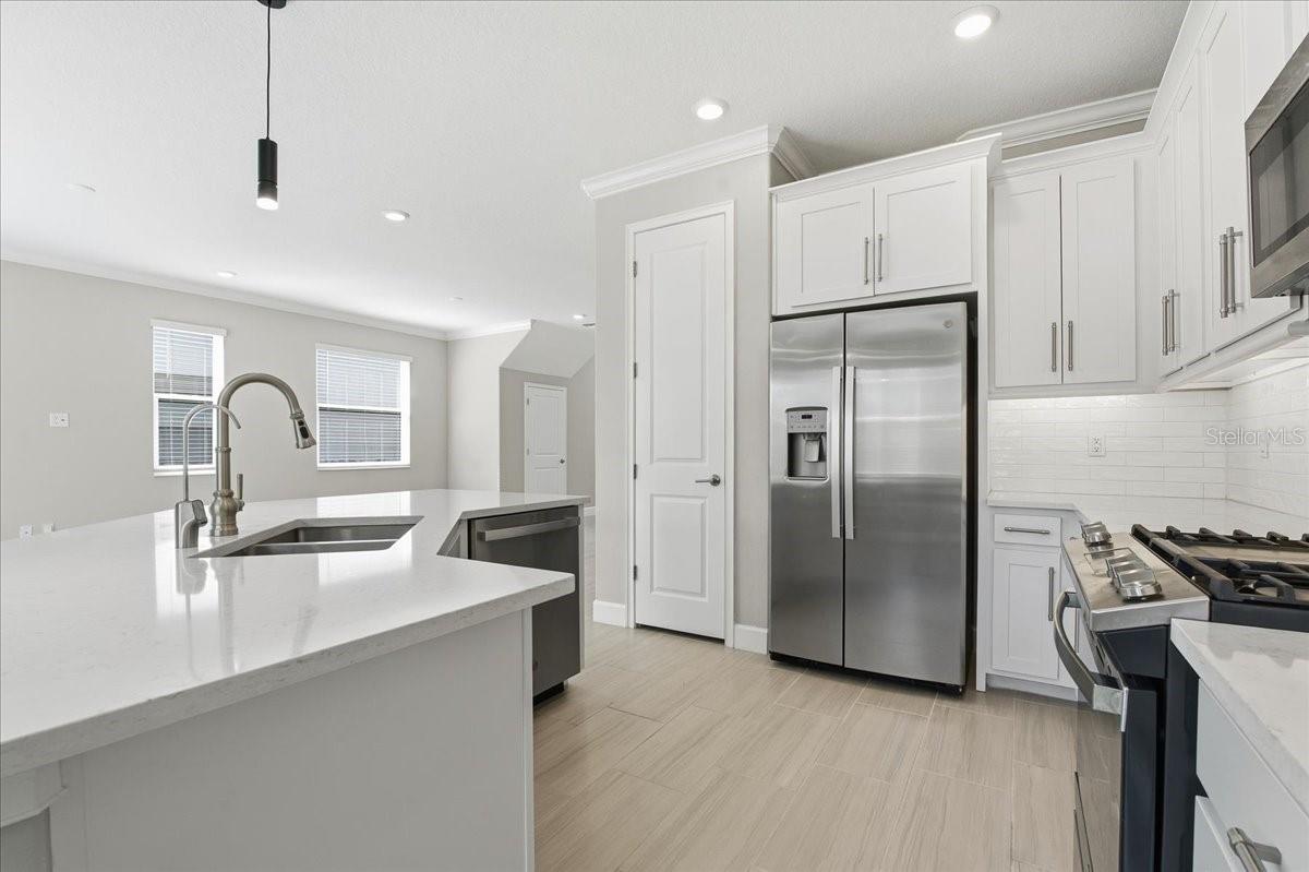 4664 LAGONA LN, WESLEY CHAPEL, FL, 33543