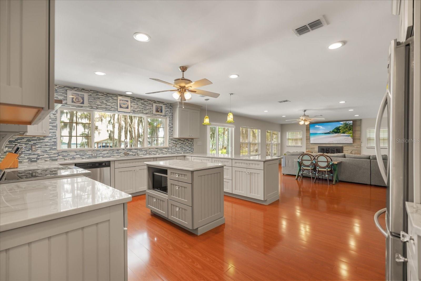 9118 EDGEWATER DR, CLERMONT, FL, 34711