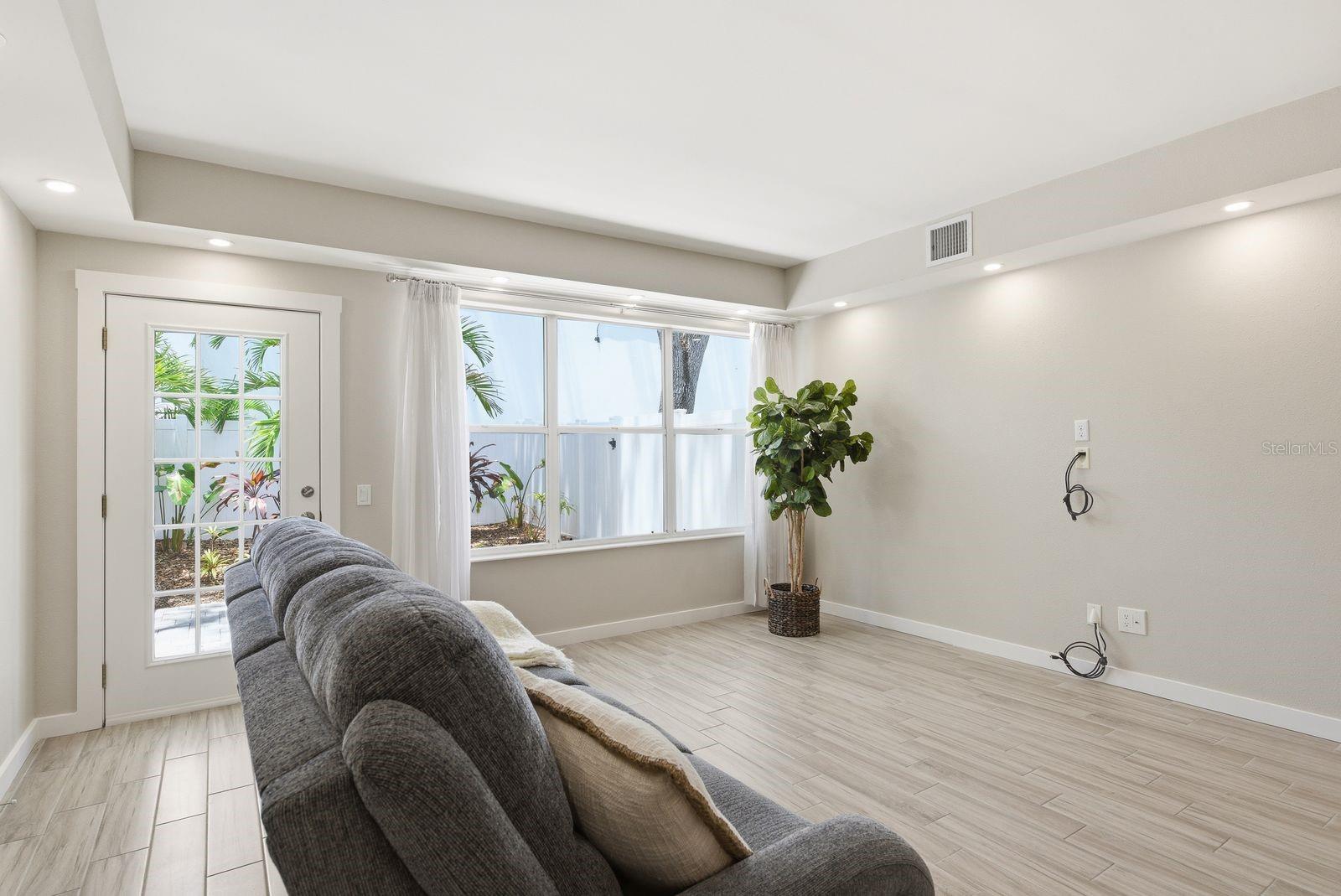 4811 BAYSHORE BLVD #303, TAMPA, FL, 33611