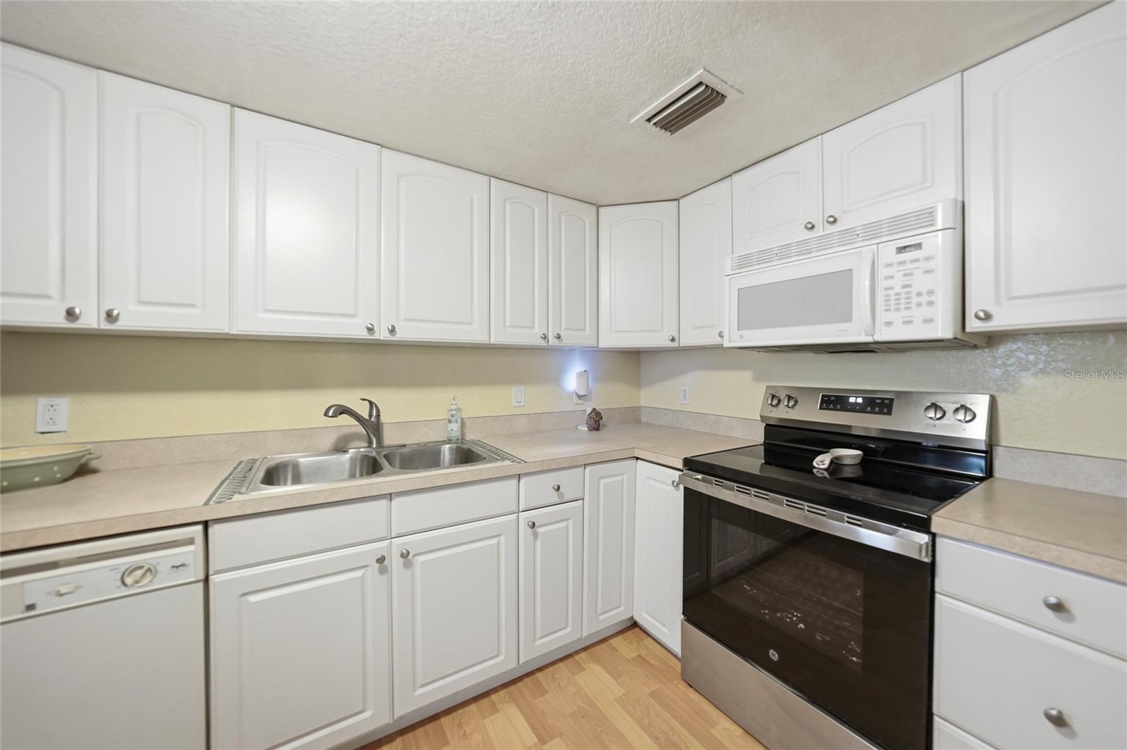 1051 FORREST NELSON BLVD #201, PORT CHARLOTTE, FL, 33952