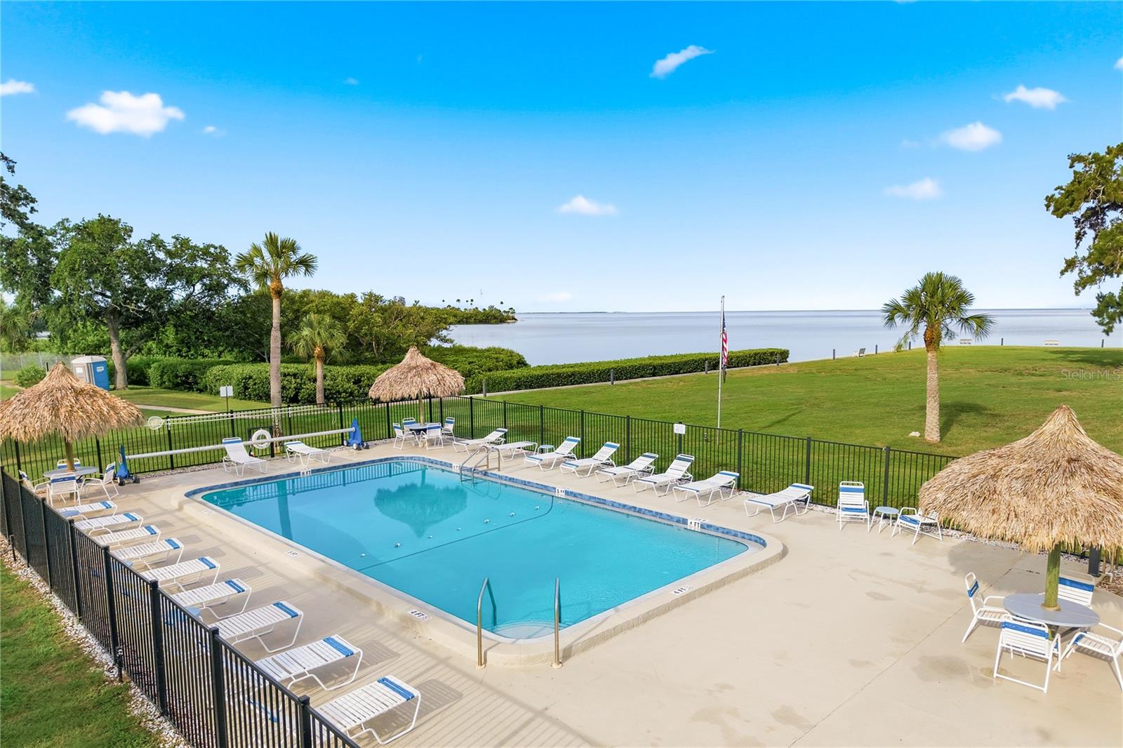 18 WINDRUSH BAY DR, TARPON SPRINGS, FL, 34689