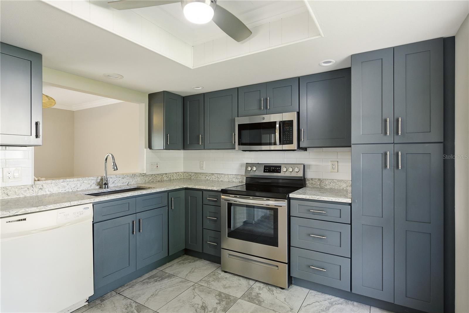 18 WINDRUSH BAY DR, TARPON SPRINGS, FL, 34689
