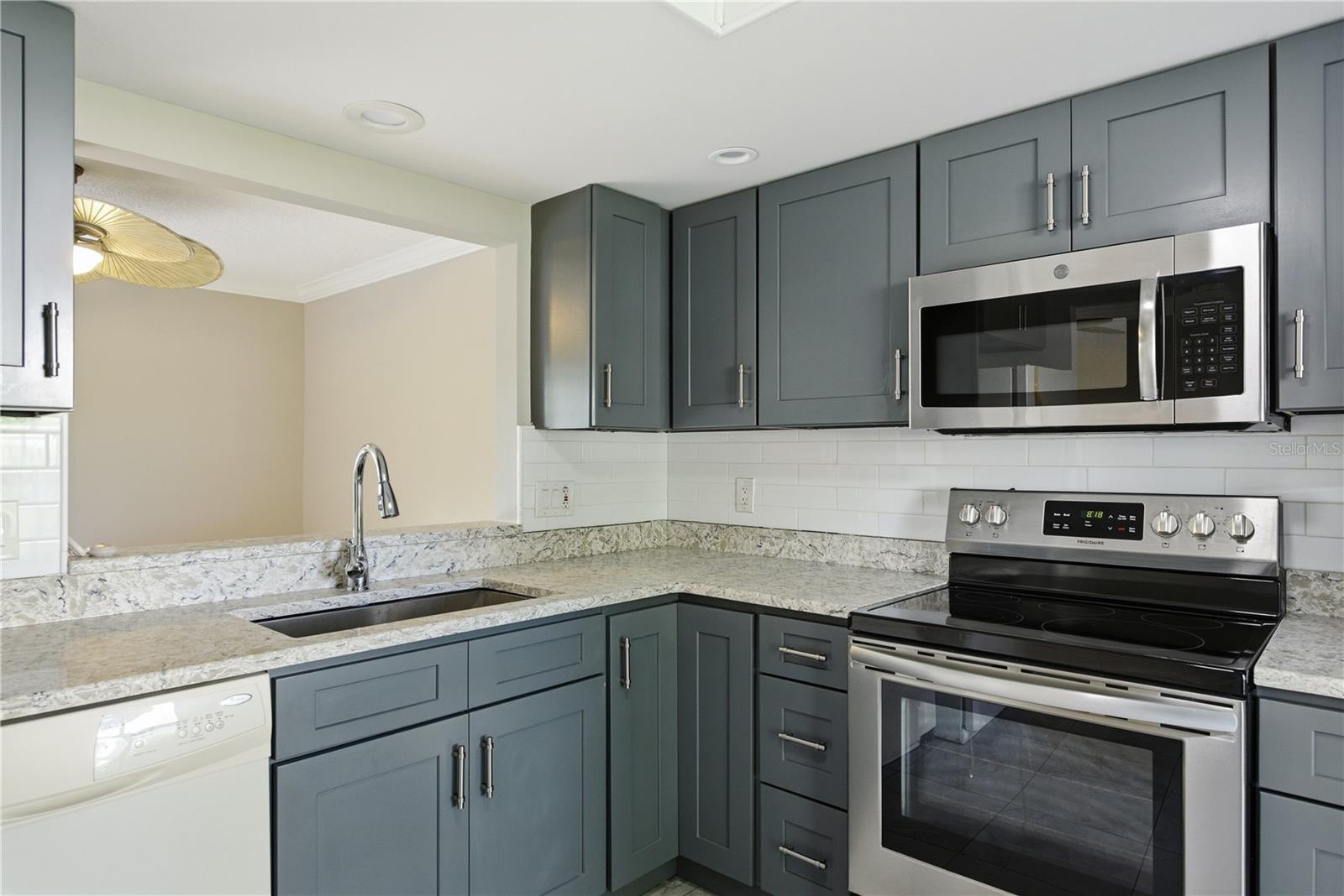 18 WINDRUSH BAY DR, TARPON SPRINGS, FL, 34689