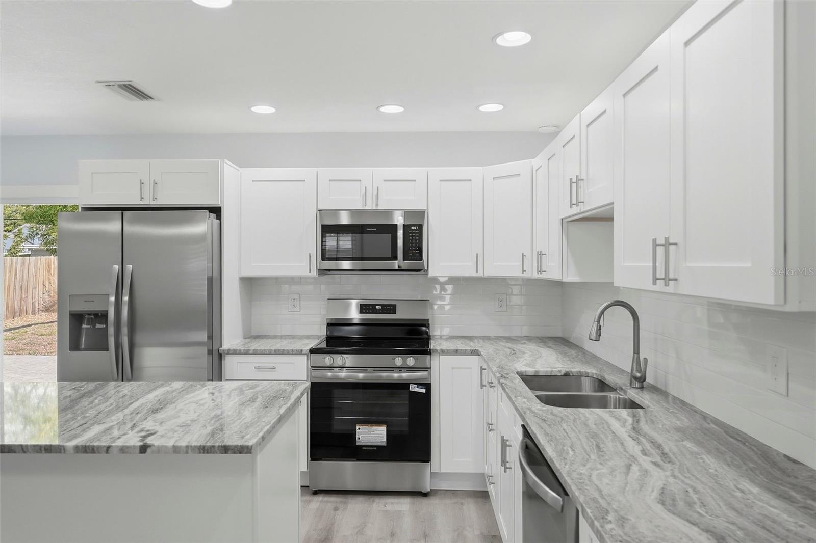 5654 KIWANIS PL NE, ST PETERSBURG, FL, 33703