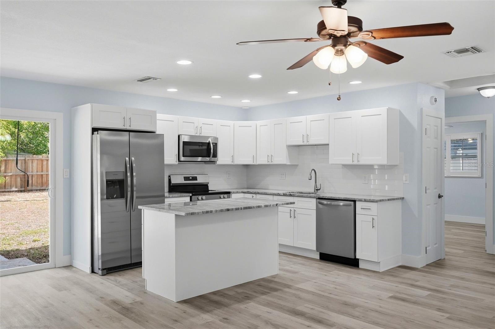 5654 KIWANIS PL NE, ST PETERSBURG, FL, 33703