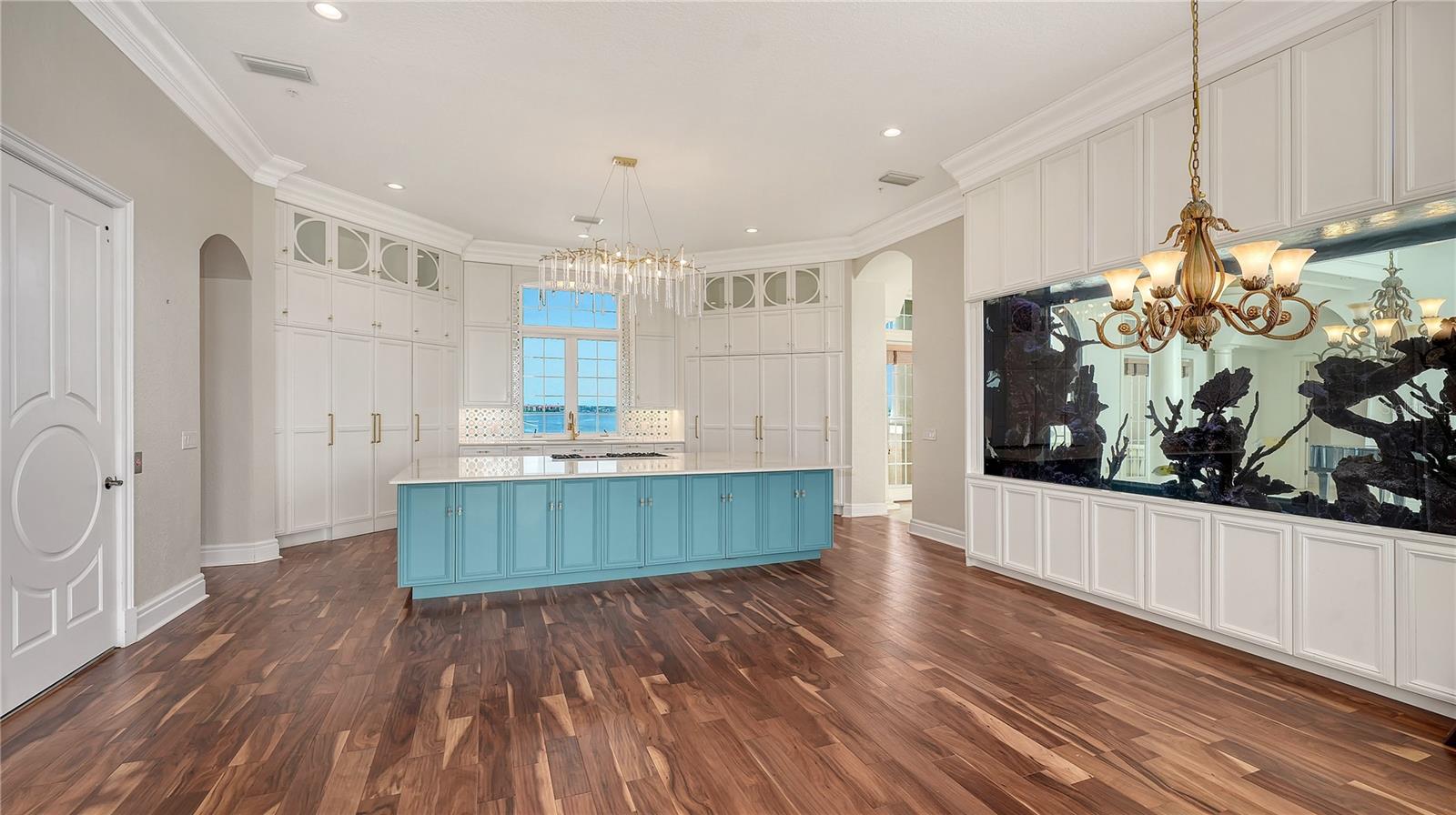 1356 POINT CRISP RD, SARASOTA, FL, 34242