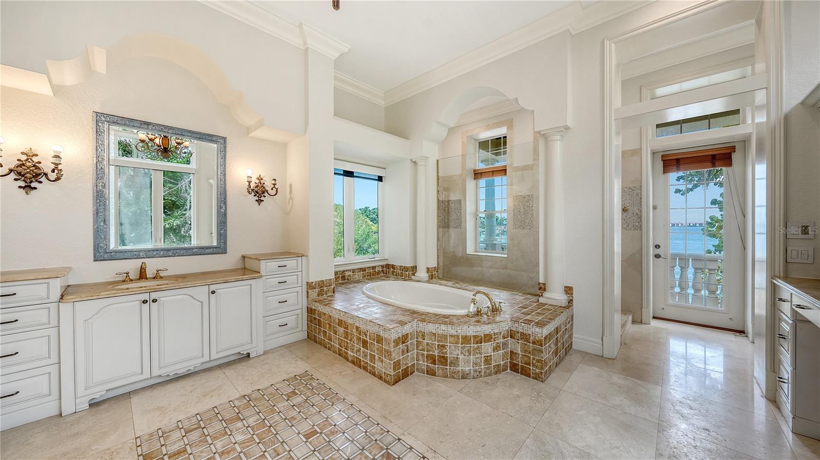 1356 POINT CRISP RD, SARASOTA, FL, 34242