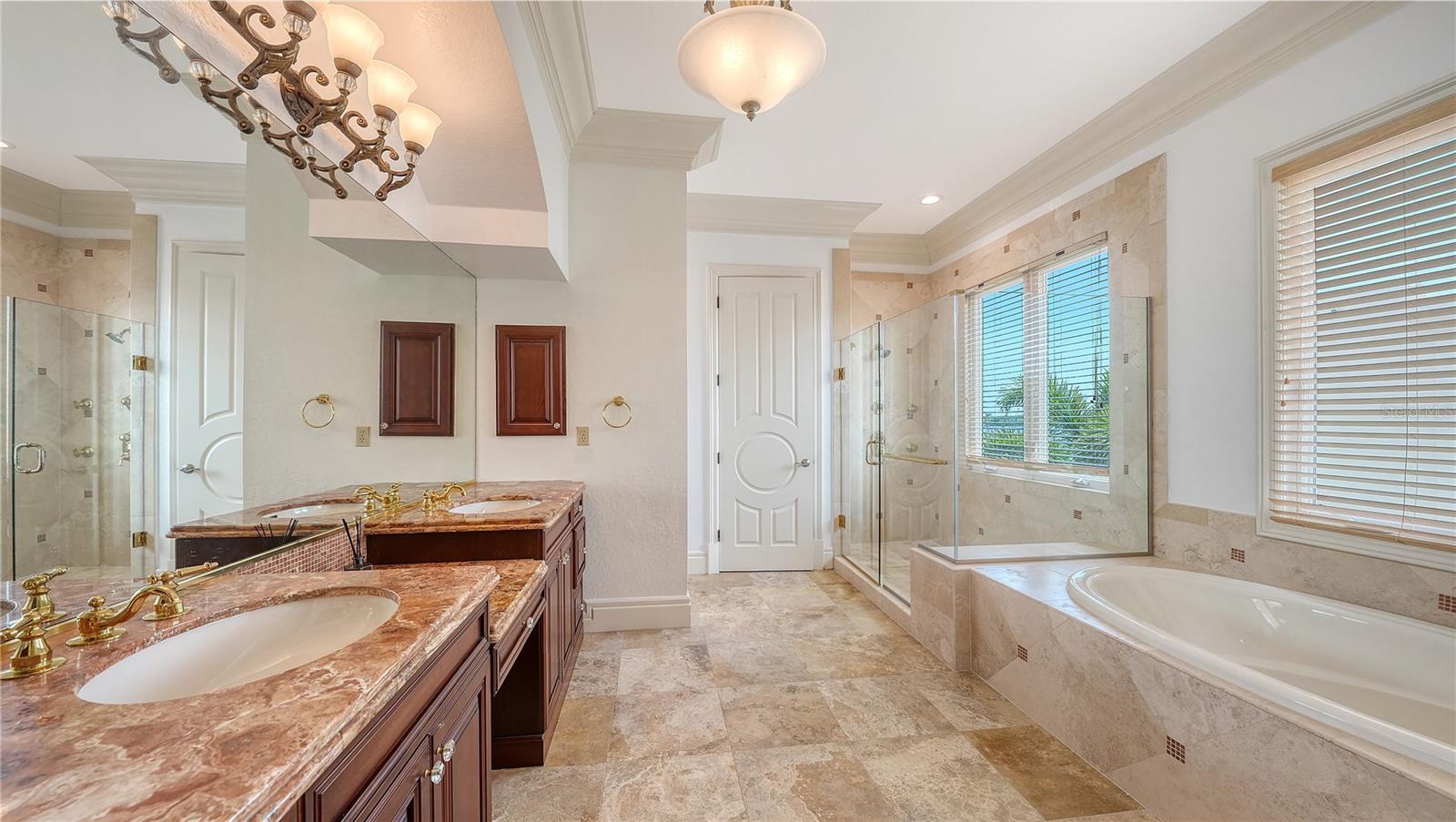 1356 POINT CRISP RD, SARASOTA, FL, 34242