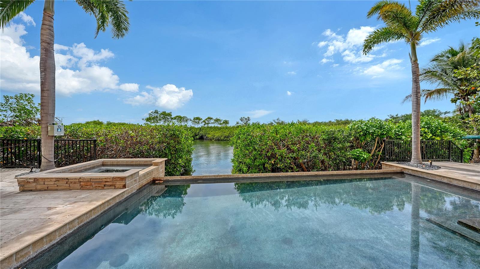 1356 POINT CRISP RD, SARASOTA, FL, 34242