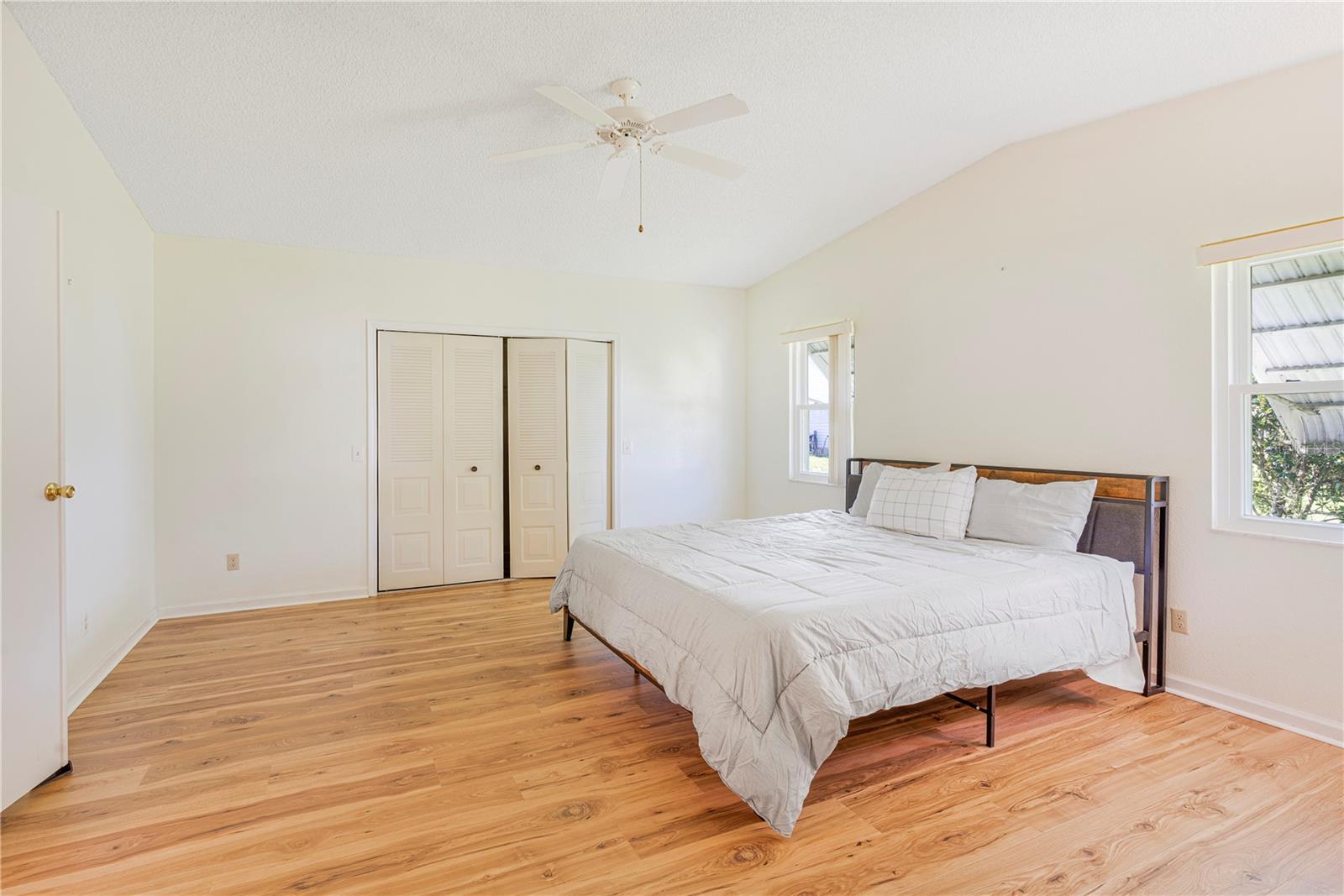 1114 PARADISE DR, LADY LAKE, FL, 32159