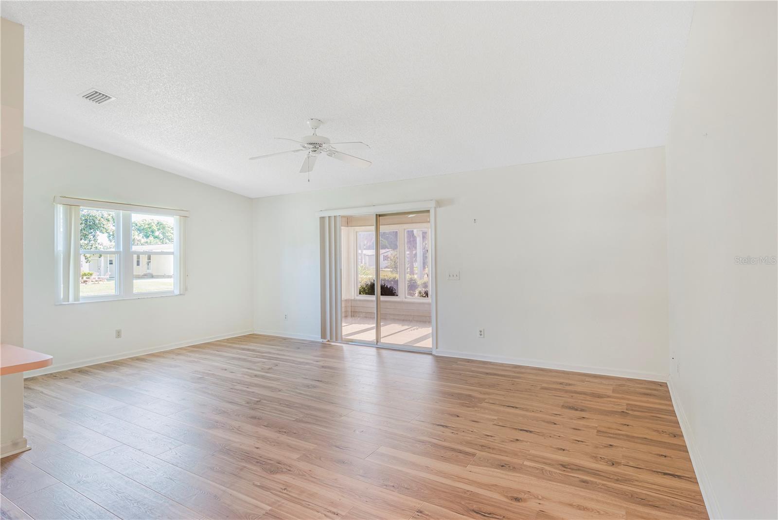 1114 PARADISE DR, LADY LAKE, FL, 32159