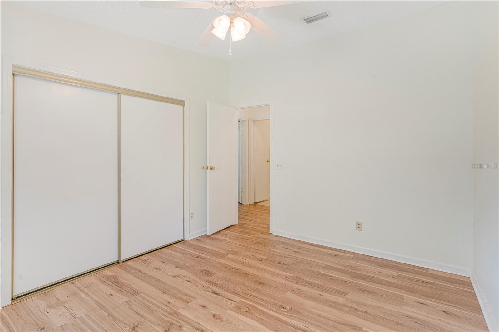 1114 PARADISE DR, LADY LAKE, FL, 32159