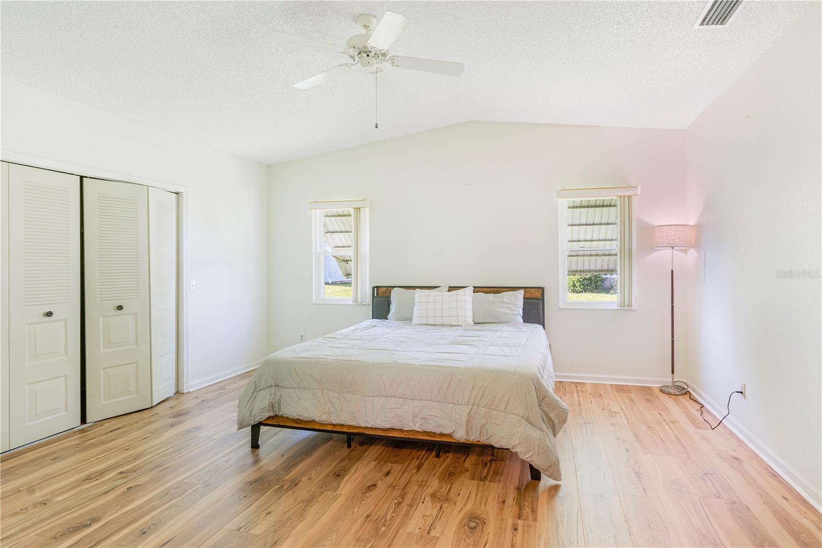 1114 PARADISE DR, LADY LAKE, FL, 32159