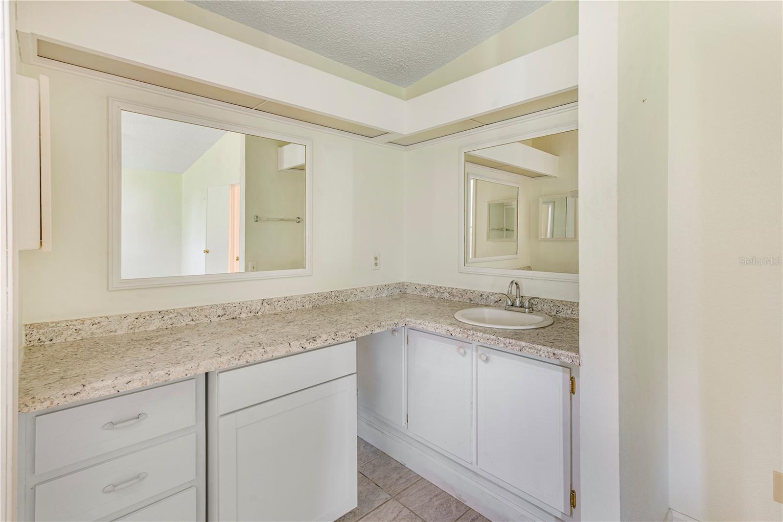 1114 PARADISE DR, LADY LAKE, FL, 32159