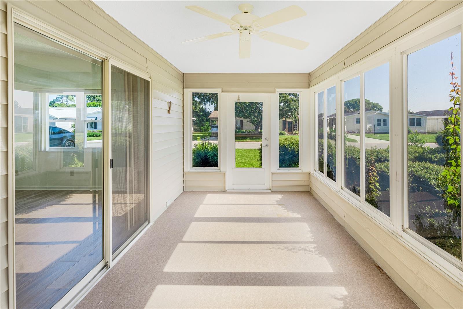 1114 PARADISE DR, LADY LAKE, FL, 32159
