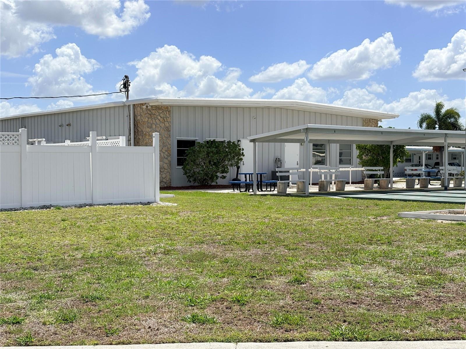 2787 BREEZEWOOD DR, NORTH FORT MYERS, FL, 33917
