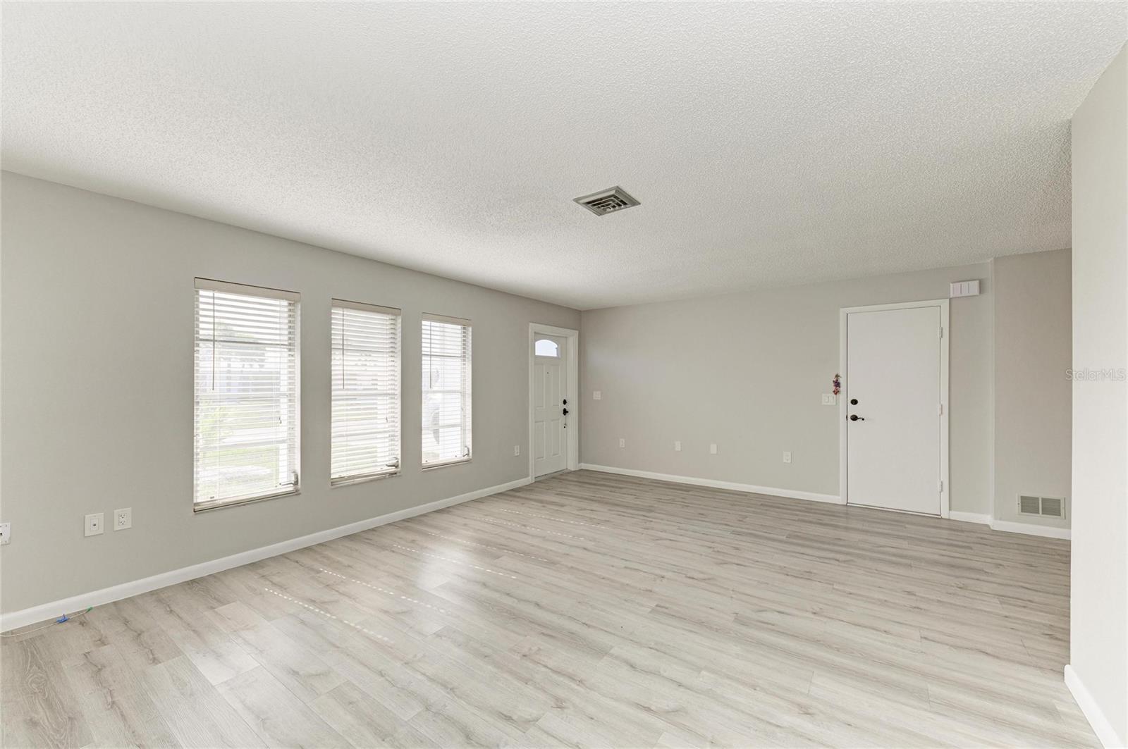 140 CIRCLEWOOD DR #C1-4, VENICE, FL, 34293