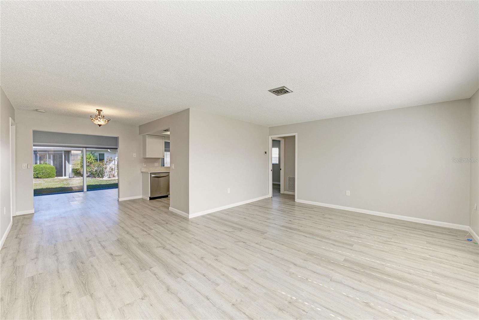 140 CIRCLEWOOD DR #C1-4, VENICE, FL, 34293